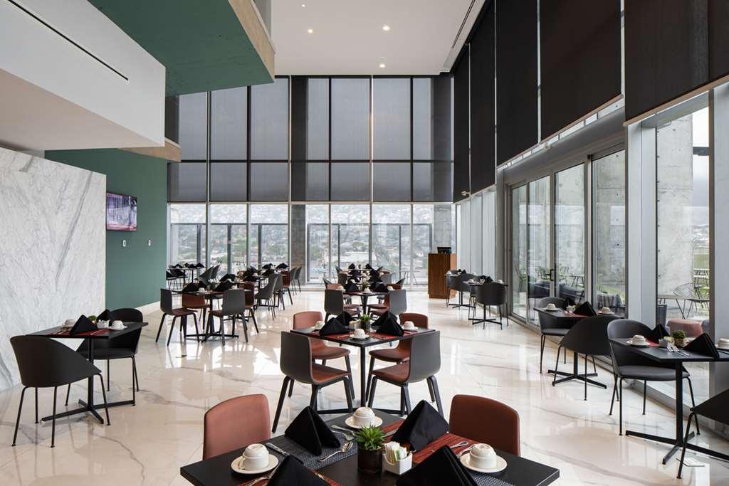 Galeria Plaza Monterrey 호텔 레스토랑 사진 The restaurant