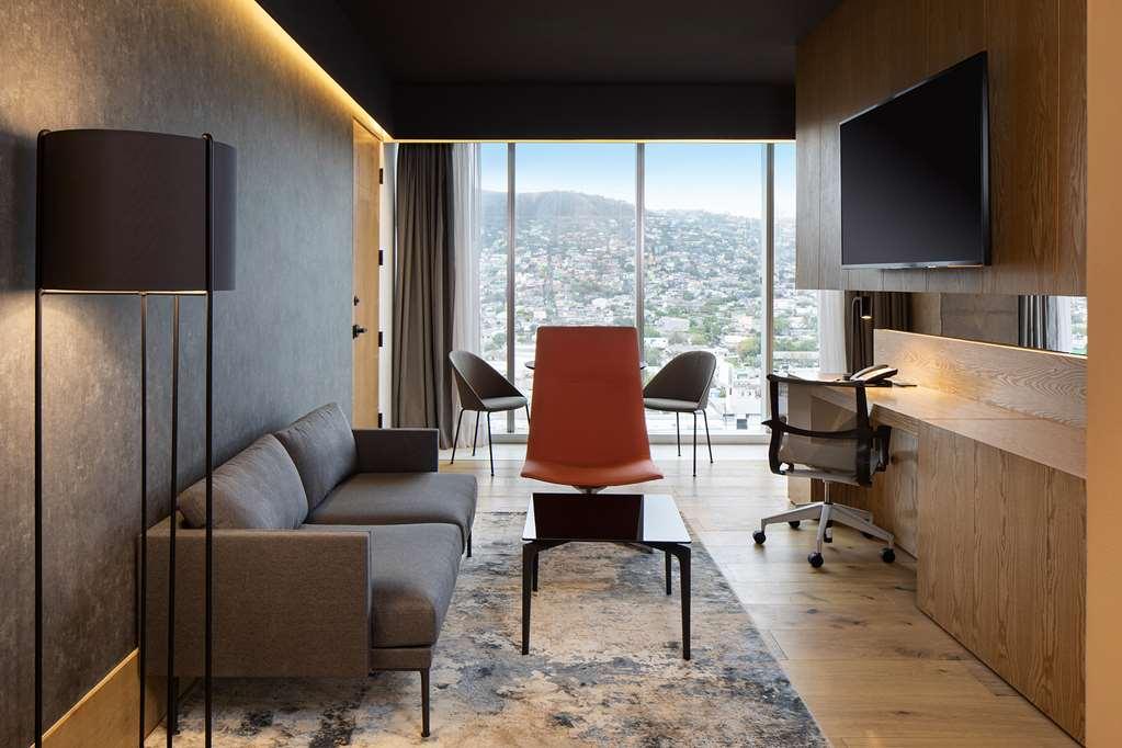 Galeria Plaza Monterrey 호텔 객실 사진 A suite at the hotel