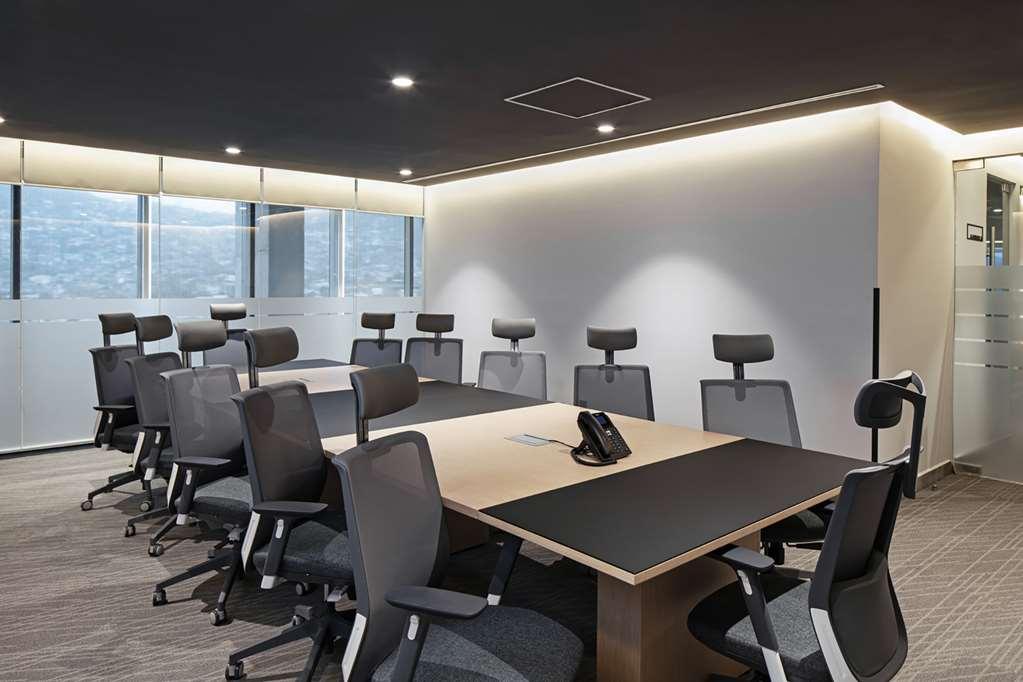 Galeria Plaza Monterrey 호텔 시설 사진 A typical meeting room