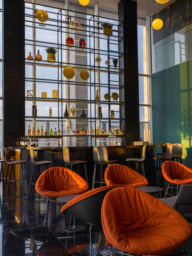 Galeria Plaza Monterrey 호텔 레스토랑 사진 The bar at the 101 lounge
