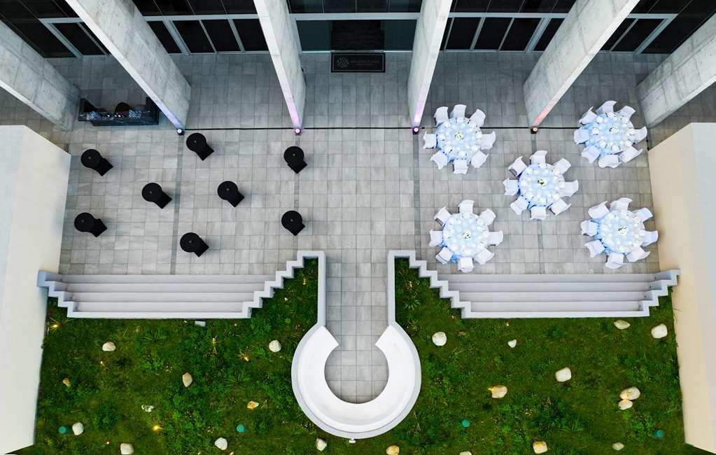 Galeria Plaza Monterrey 호텔 외부 사진 The courtyard of the museum