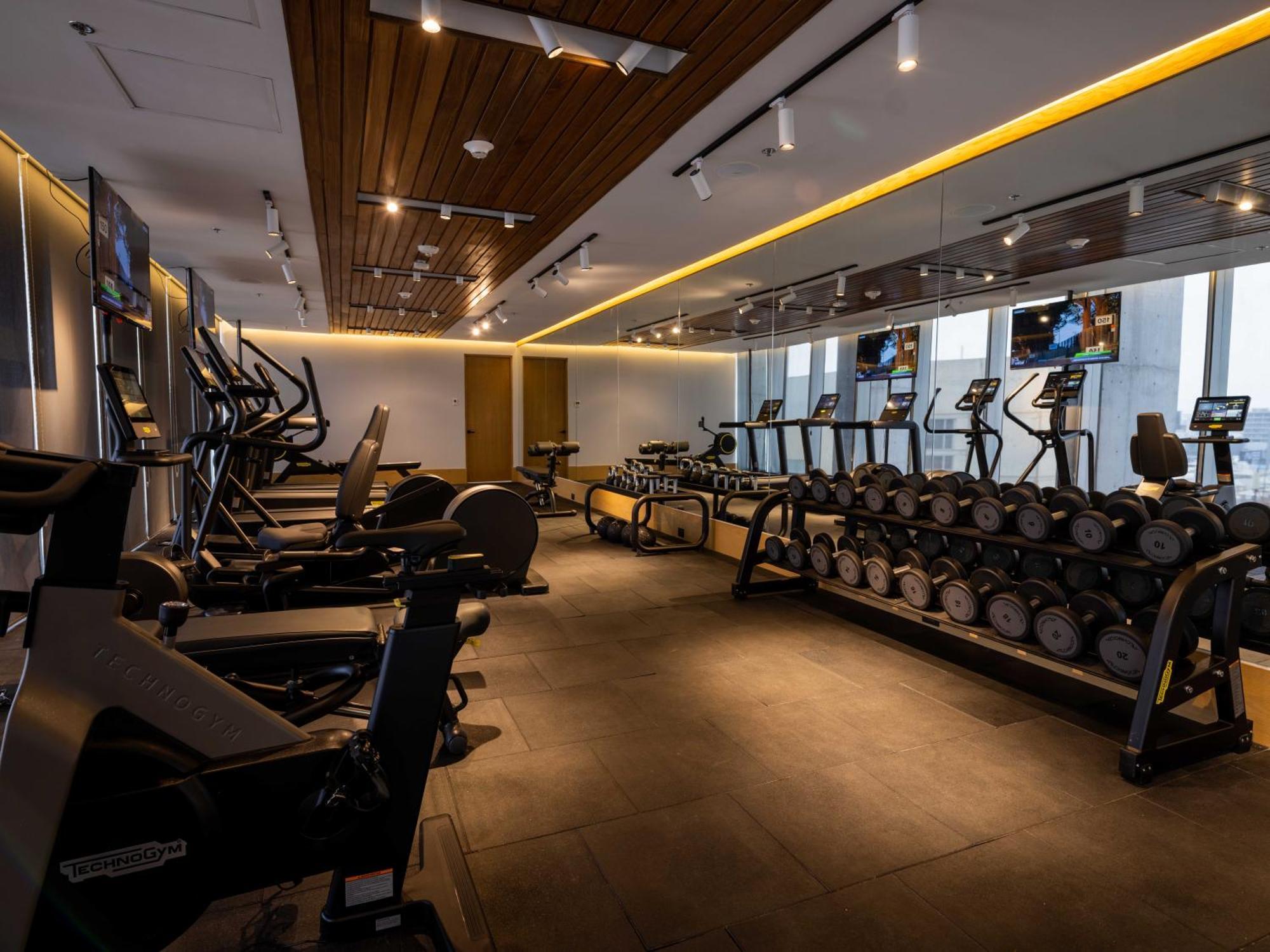 Galeria Plaza Monterrey 호텔 외부 사진 The gym at the 1018