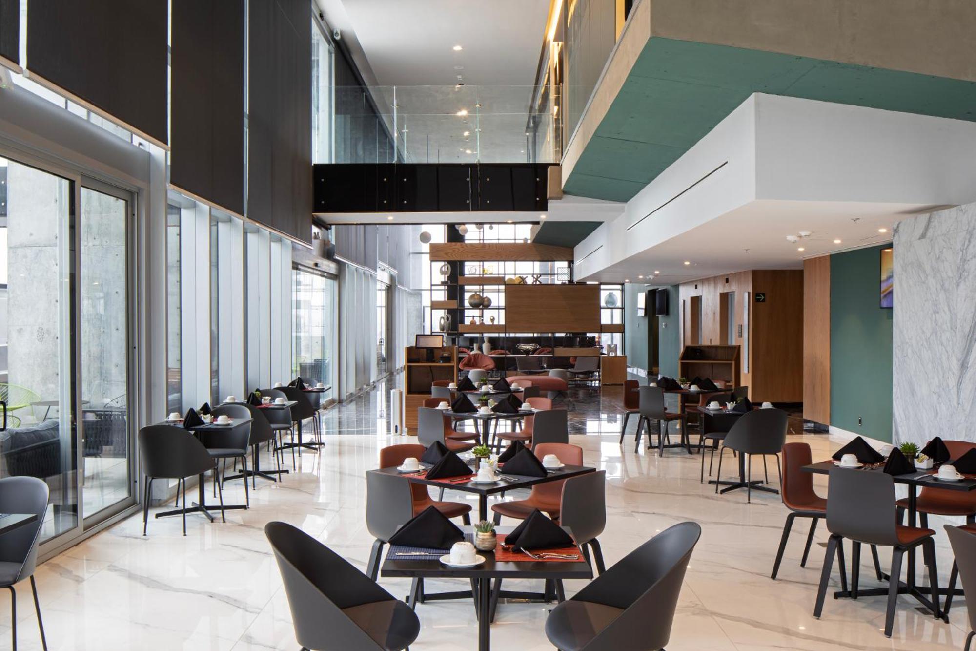 Galeria Plaza Monterrey 호텔 외부 사진 The lounge at the airport
