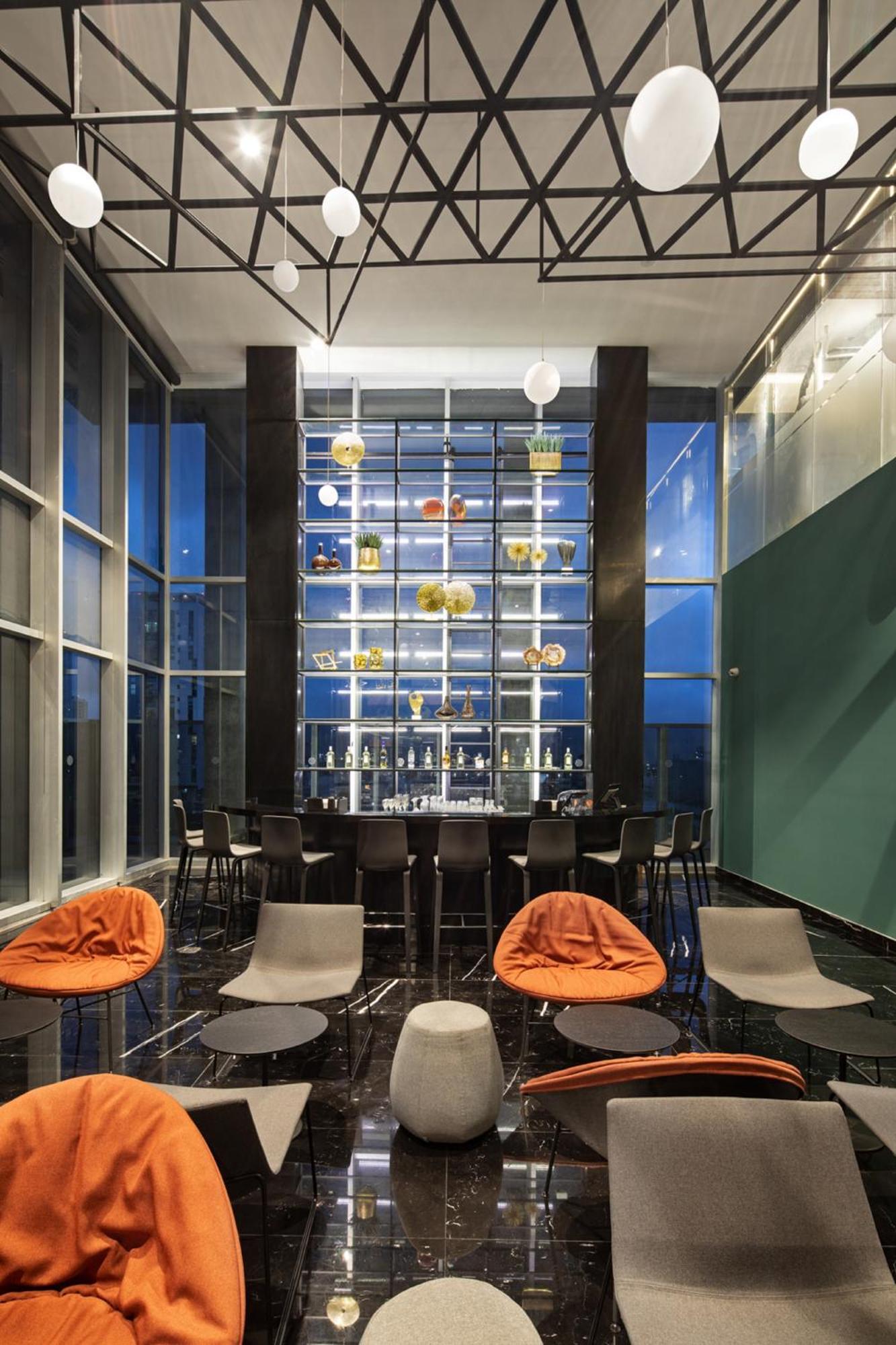 Galeria Plaza Monterrey 호텔 외부 사진 The bar at the 10th floor